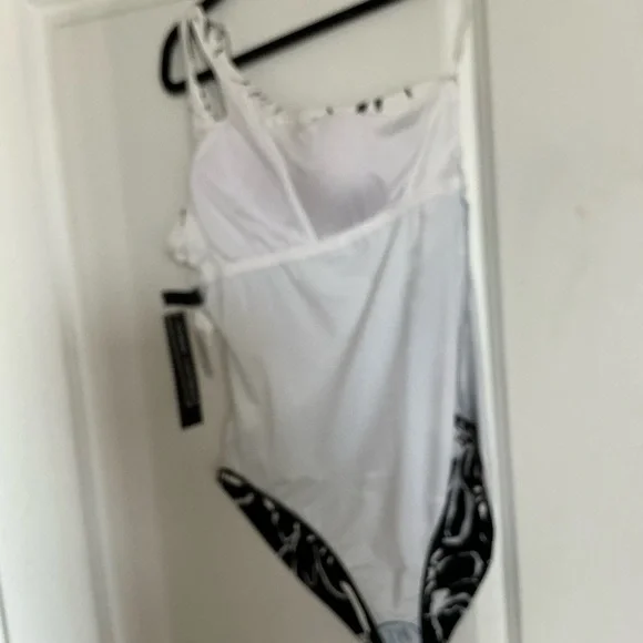 La Blanca Black and White One Piece Swimsuit - Picture 8 of 11